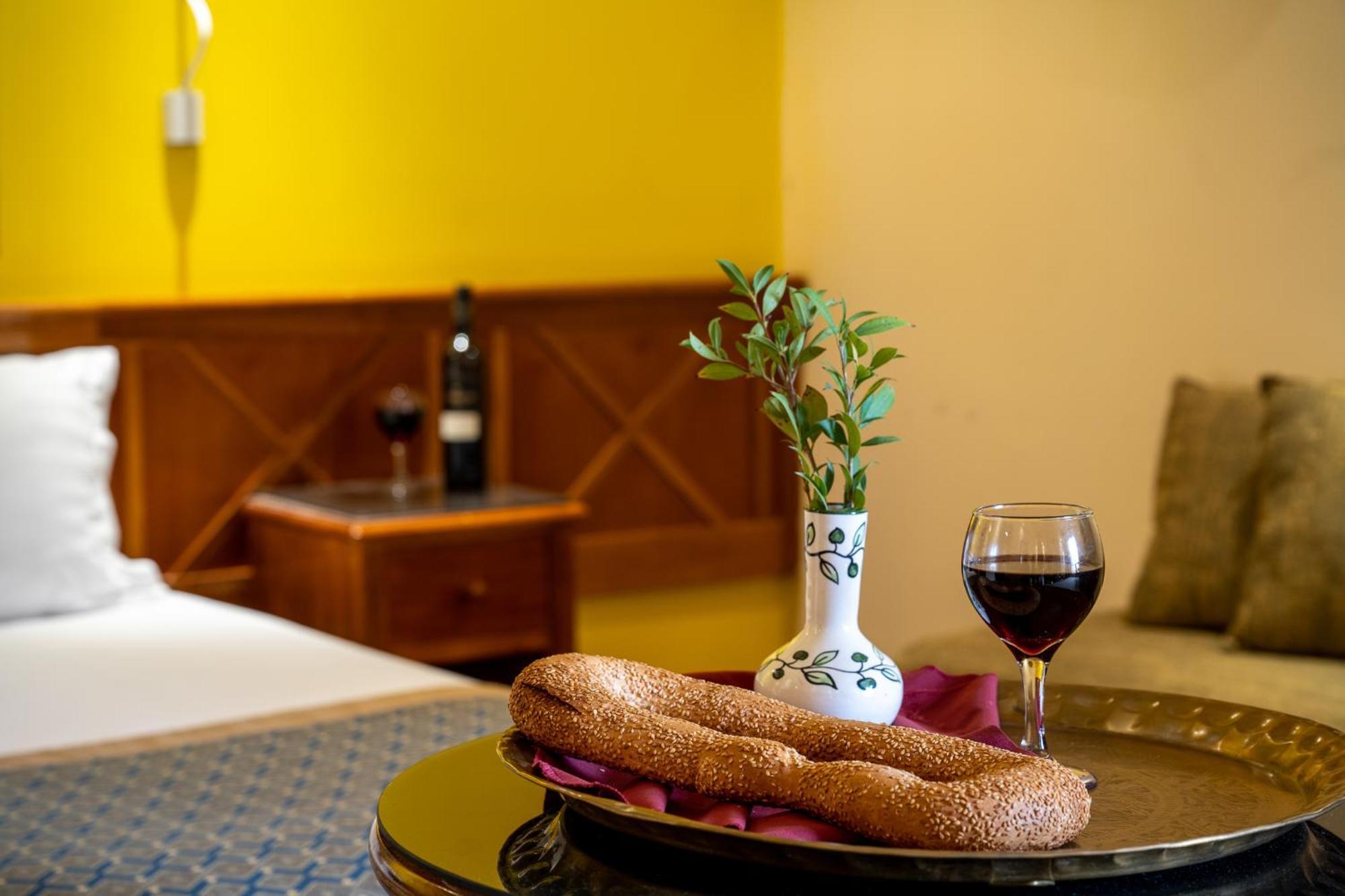Olive Tree Hotel Йерусалим Стая снимка